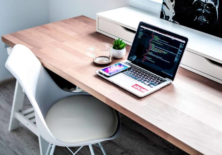6 melhores mesas de escritório para ergonomia e produtividade